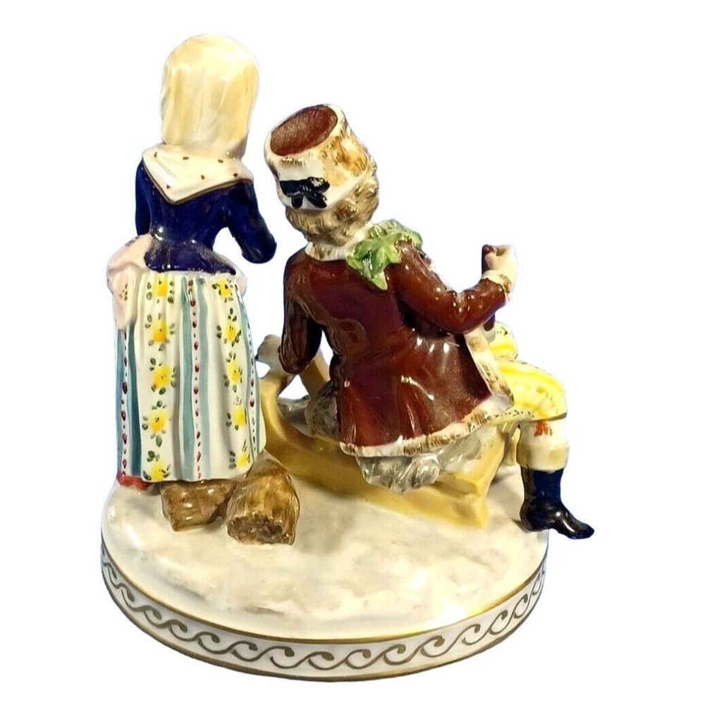 ANTIQUE CARL THIEME PORCELAIN GROUPING YOUNG COUPLE WINTER SEASON AFTER MEISSEN - Picture 7 of 10